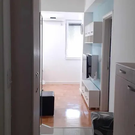 алмана апартман * סקופיה